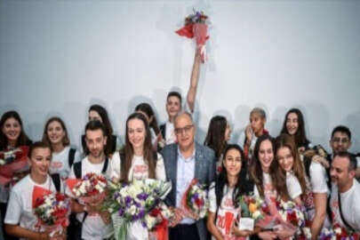 FIVB Milletler Ligi'nde şampiyon olan Filenin Sultanları İstanbul'a döndü