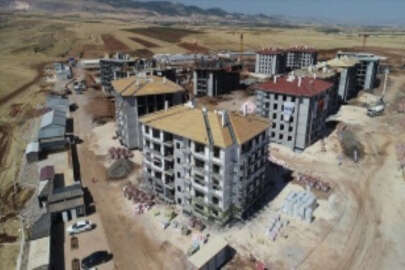 Adıyaman'da kaba inşaatı biten deprem konutlarında dış cephe çalışmalarına başlandı
