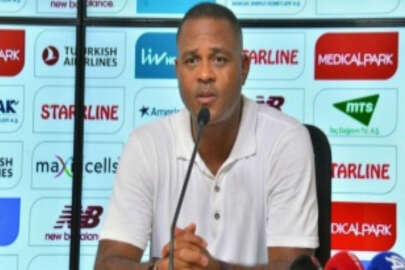 Patrick Kluivert: 10 kişi kaldıktan sonra takımımla daha çok gurur duydum