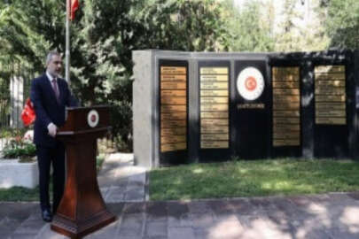 Bakan Fidan'dan Anıtkabir ve şehitlik ziyareti