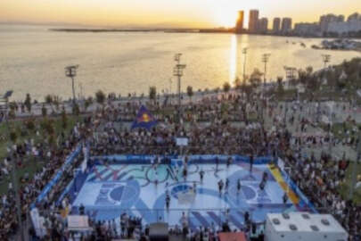 İzmir’de basketbolseverler smaç gösterisinde buluştu