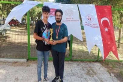 Erzurumlu gençler, geliştirdikleri roketle Türkiye şampiyonu oldu