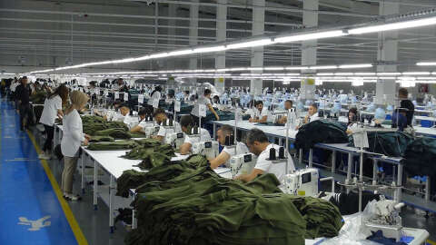Belediyenin kurduğu tekstil fabrikasında ürettiği ürünleri birçok ülkeye gönderiyor
