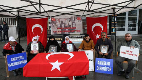 Muşlu aileler çocuklarına kavuşma ümidiyle HDP önündeki eylemlerini sürdürdü