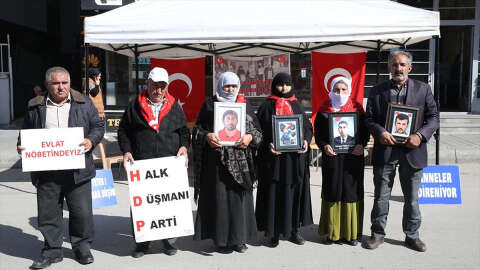 Muşlu aileler çocuklarına kavuşma ümidiyle HDP önündeki eylemini sürdürdü