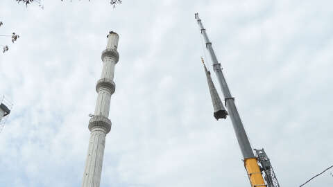 Bahçelievler'de 85 metrelik minareler deprem riskine karşın sökülerek kısaltıldı