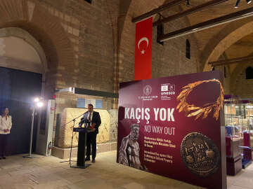 İadesi sağlanan Herakles heykeli ve Altın taç, 'Kaçış Yok' sergisinde