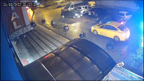 Sultangazi'de bir kişinin öldüğü silahlı saldırı anı kameraya yansıdı 