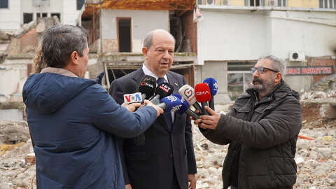 KKTC Cumhurbaşkanı Tatar, Adıyaman'daki İsias Otel'in enkaz alanında konuştu: Acımız büyüktür