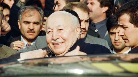 Türk siyasetinin "Erbakan Hoca"sı vefatının 13. yılında anılıyor