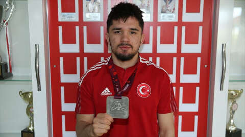 Milli güreşçi Karavuş'un yeni hedefi Paris 2024 Olimpiyatları
