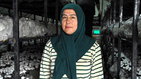 Aksaraylı kadın girişimci devlet desteğiyle atıl arazisini tarıma kazandırdı