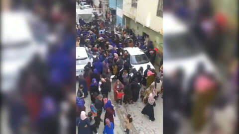 Şanlıurfa’da tişört dağıtımı izdihama dönüştü