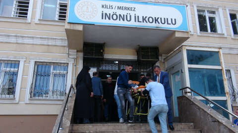 Ambulansla evinden alınıp, oyunu sedyede kullandı