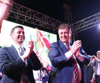 İzmir'de CHP'liler Cumhuriyet Meydanı'nda toplandı (2)