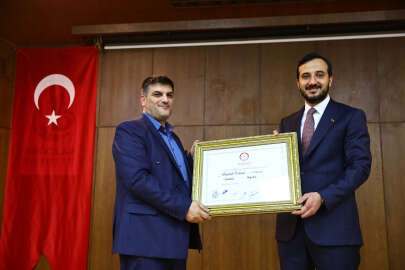 Bağcılar Belediye Başkanı Abdullah Özdemir, mazbatasını aldı