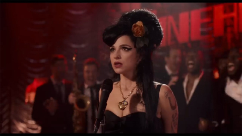 İngiliz müzik ikonu Amy Winehouse'un hayat hikayesini konu alan "Back to Black" izleyici ile buluşuyor