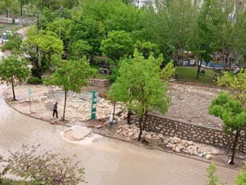 Elazığ’da sağanak; cadde ve sokaklar suyla doldu