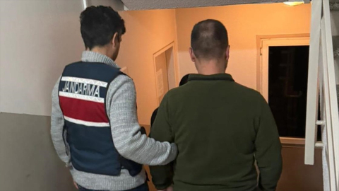 İzmir merkezli FETÖ operasyonunda 19 gözaltı