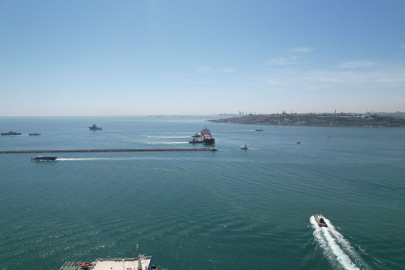 Haydarpaşa açıklarında karaya oturan yük gemisi kurtarıldı