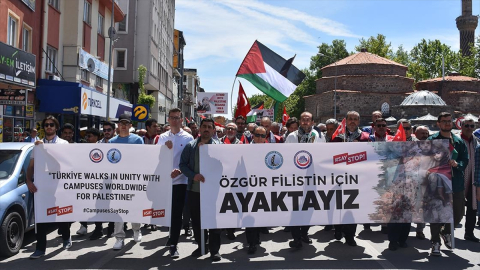 Üniversiteliler İsrail'in Gazze'ye yönelik saldırılarını protesto etti