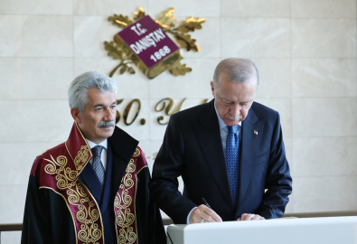 Cumhurbaşkanı Erdoğan: Davaları siyasallaştırmak adalet duygusuna gölge düşürecektir