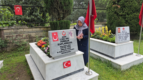 Anneler Günü'nde şehit oğlunun mezarına giden anne: Bütün sevinçlerim, üzüntülerim hep yarım