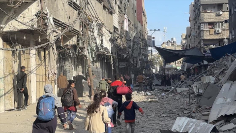 Gazze'nin kuzeyindeki Cibaliya'da Filistinliler, İsrail saldırıları altında bölgeden ayrılmaya çalışıyor