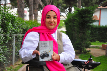 Tuğba, kullanabildiği 2 parmağıyla 150 sayfalık kitap yazdı: Benim Masalım