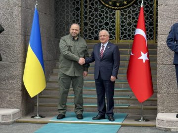 Bakan Güler, Ukraynalı mevkidaşı ile bir araya geldi