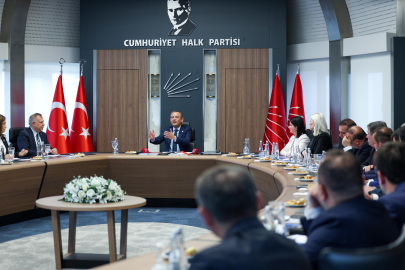 Özgür Özel, belediye başkanlarıyla görüştü