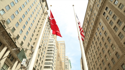 New York'un finans merkezi Wall Street'te Türk bayrağı 24. kez göndere çekildi