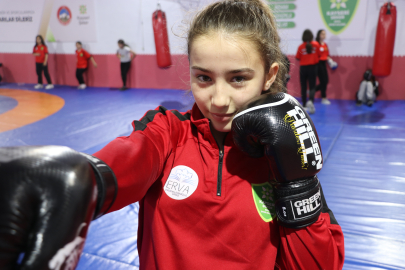 13 yaşındaki İkra, 4 ay önce başladığı boksla astıma meydan okuyor