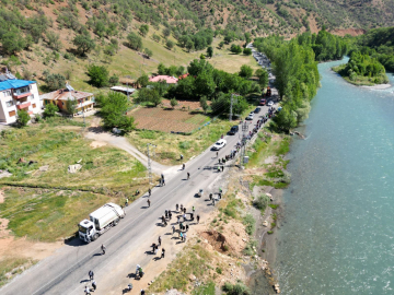 Munzur Vadisi Milli Parkı'nda 'çevre duyarlılığı' için çöp topladılar