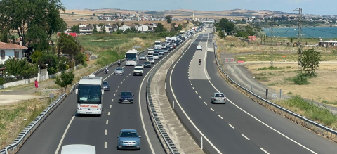 İstanbul-Tekirdağ yolunda trafik yoğunluğu (2)