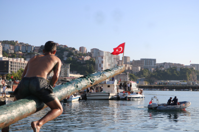 Denizcilik ve Kabotaj Bayramı etkinliğinde yağlı direkte kazanan olmadı