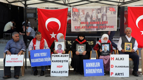 Muşlu aileler DEM Parti önündeki "evlat nöbeti"ni sürdürdü