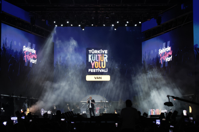 Van Kültür Yolu Festivali'nde Berdan Mardini sahne aldı
