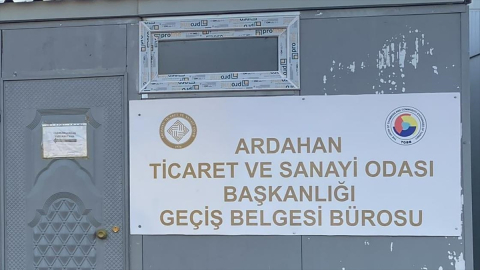 Çıldır-Aktaş Gümrük Kapısı'nı kullanan sürücüler geçiş belgelerini tır parkında beklerken alabilecek