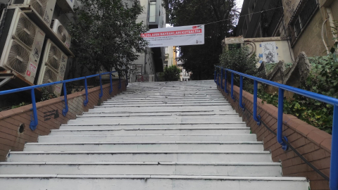 İstanbul - Beyoğlu'nda Filistin bayrağı çizilen merdivenler belediye tarafından beyaza boyandı
