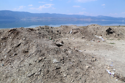 Burdur Gölü kenarına hafriyat dökümüne inceleme