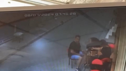 İstanbul - Fatih'te baygınlık geçirip yola düştü; otomobil üzerinden geçti