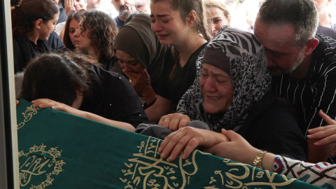 İstanbul - Sarıyer'de öldürülen 16 yaşındaki Emir son yolculuğuna uğurlandı