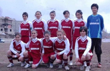 8 kız ile kurduğu takımı süper lige taşıdı, 'altın kalp' ödülünü aldı / Ek fotoğraflar