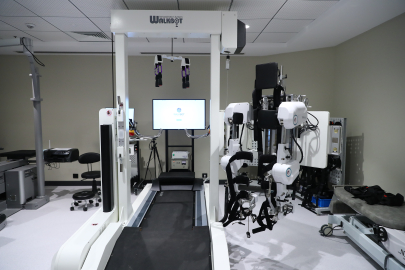 Medipol Sağlık Grubu, yürüme robotu WalkBot’u hizmete aldı