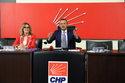 Özgür Özel, CHP Kadın Kolları yönetimiyle bir araya geldi