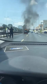 İstanbul - Esenyurt D-100'de araç yangını - 1