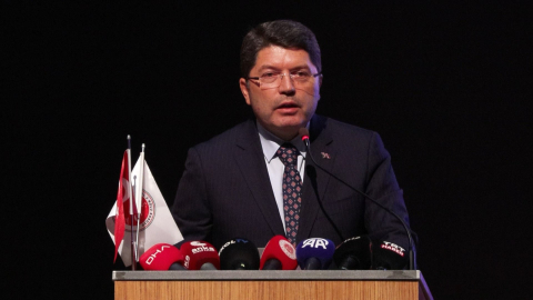 İstanbul - Adalet Bakanı Tunç Özgür Özel'in, parmak sallayanlara destek bildirmesi talihsizliktir Geniş Haber-Ek görüntü