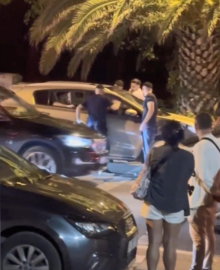 İstanbul - Kadıköy'de aracın önünü kesip içindekileri darbettiler