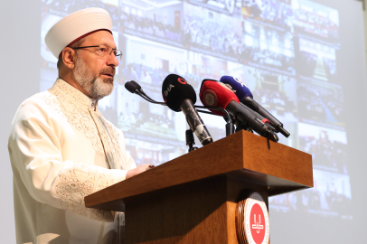 Erbaş: Her sorunu İslam'ın üstün ahlak ve bakışıyla çözebiliriz